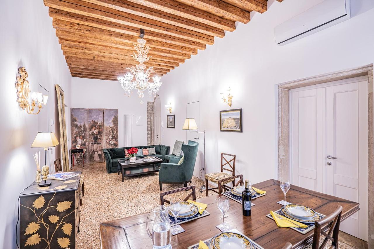 Ca' San Beneto Completely Refurbished In A Fabulously Area Venecia