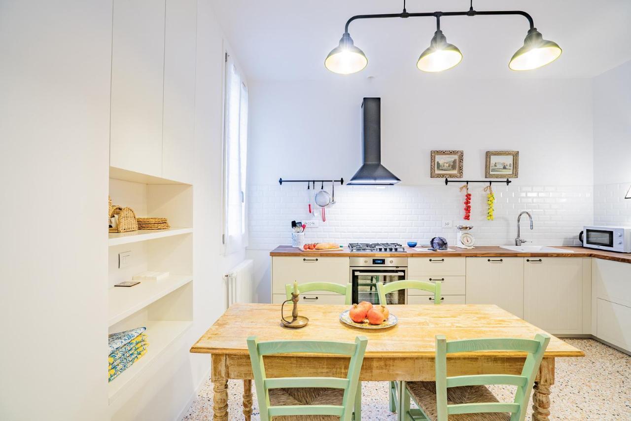 Ca' San Beneto Completely Refurbished In A Fabulously Area * Venecia