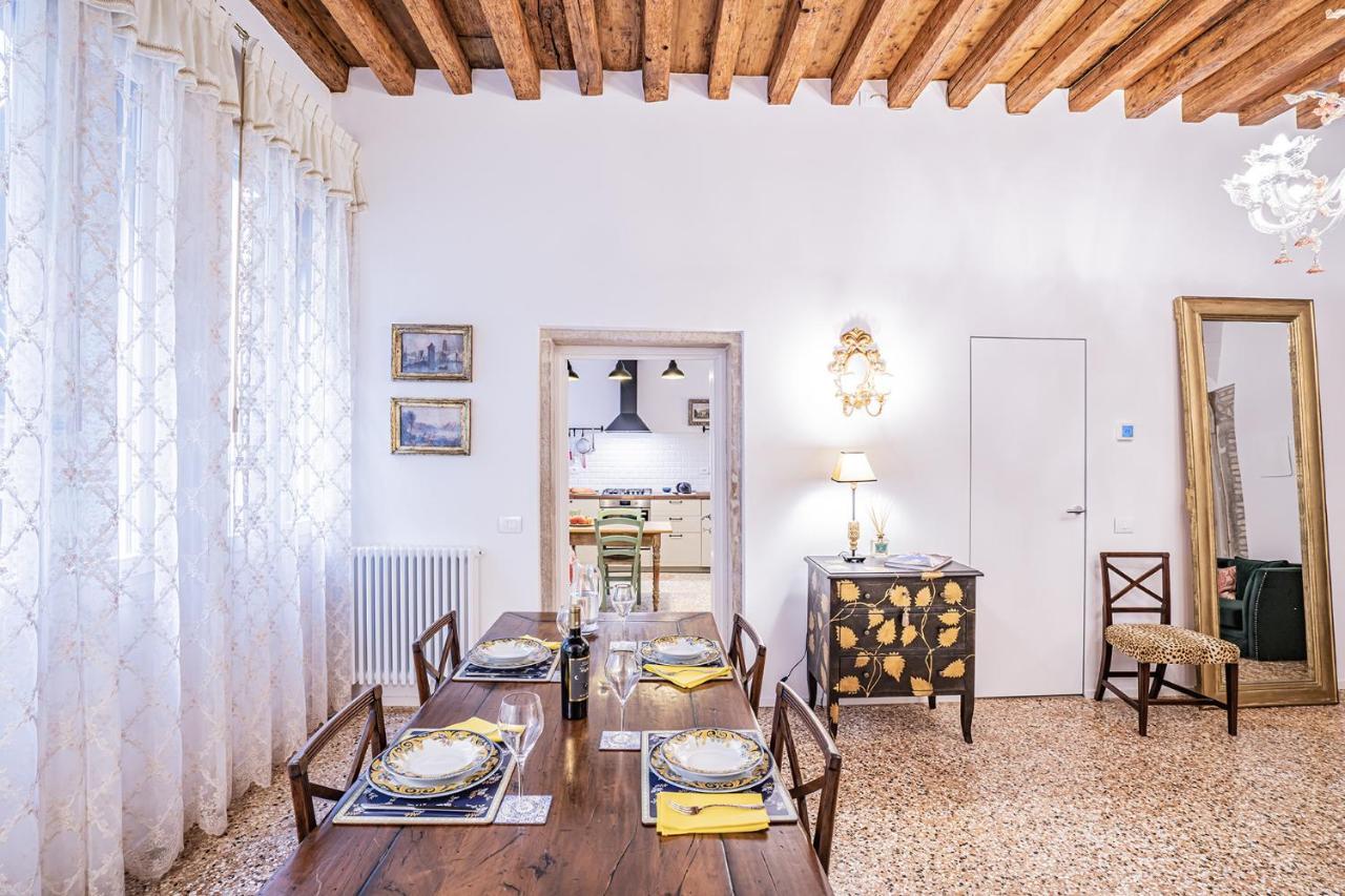 Ca' San Beneto Completely Refurbished In A Fabulously Area Venecia