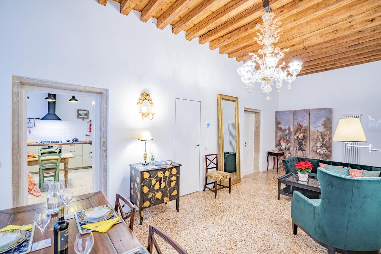 Ca' San Beneto Completely Refurbished In A Fabulously Area Venice
